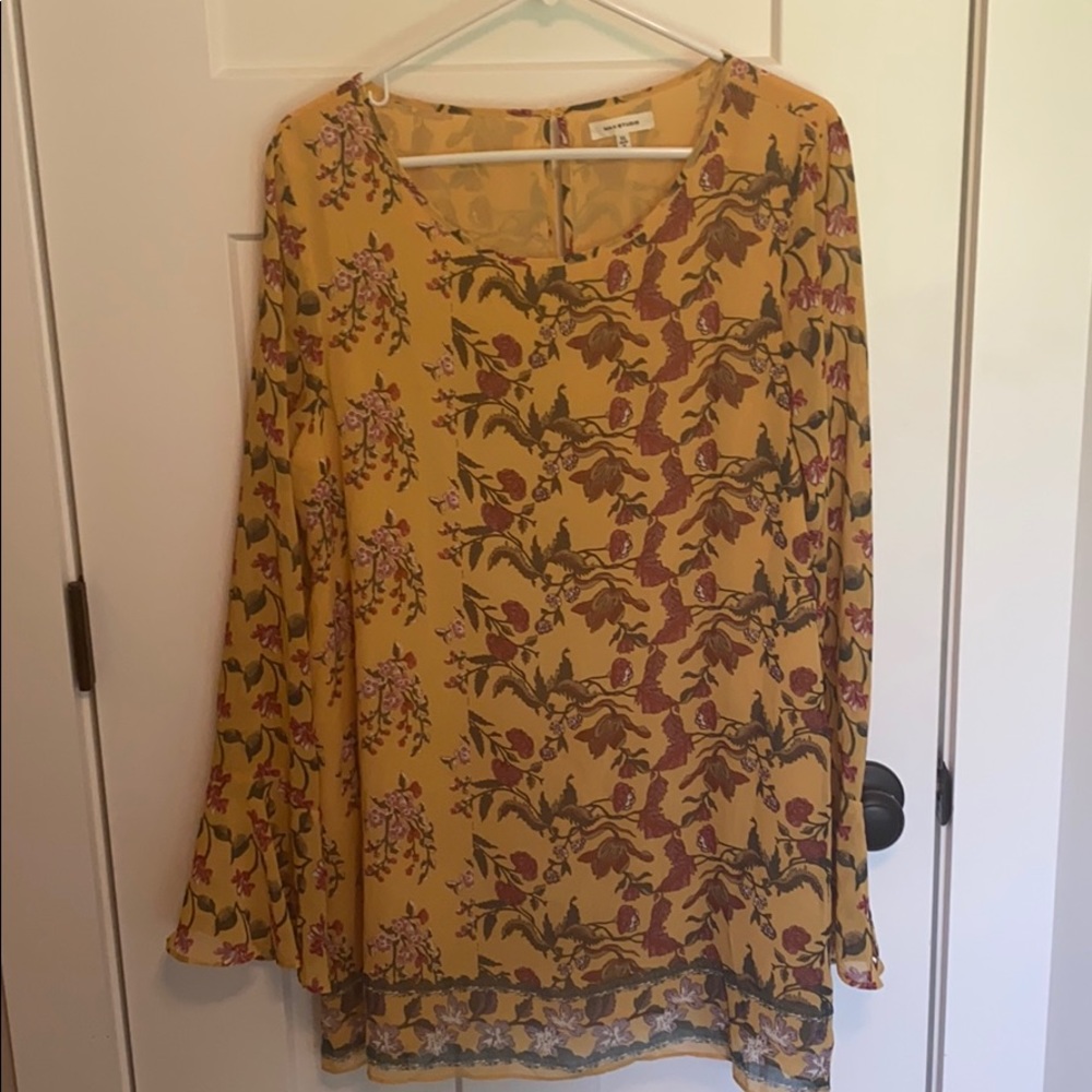 Light weight Yellow floral shirt XL
